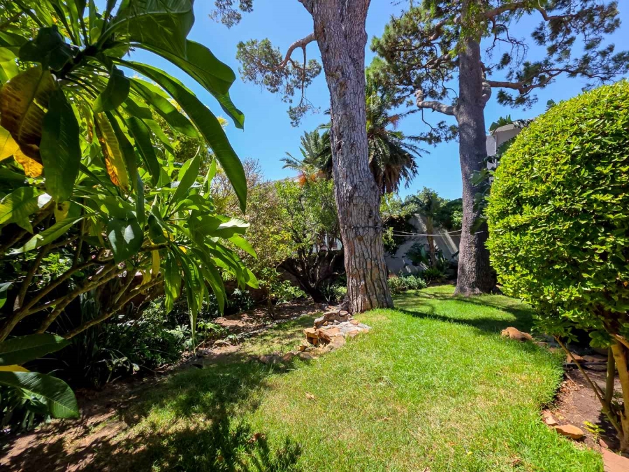 2 Bedroom Property for Sale in Vredehoek Western Cape